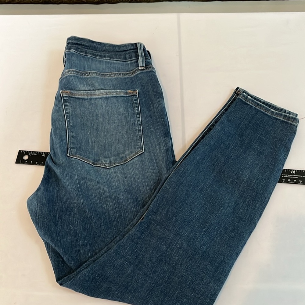 Good American size 14, blue “good legs cropped “ high waist with stretch - Picture 13 of 15